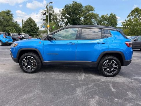 Used 2025 Jeep Compass Trailhawk AWD/4WD image 7