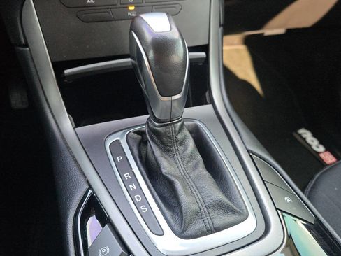 Used 2018 Ford Edge SE image 30