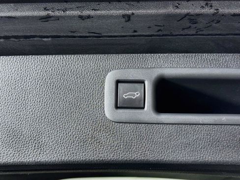 Used 2022 Toyota Highlander XSE FWD image 42