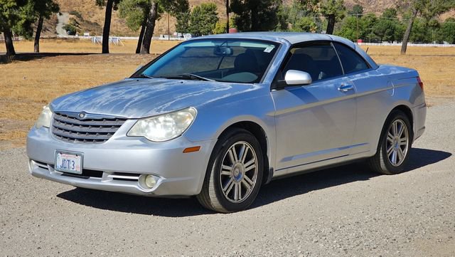 Used 2008 Chrysler Sebring Limited w/ Luxury Group FWD image 2