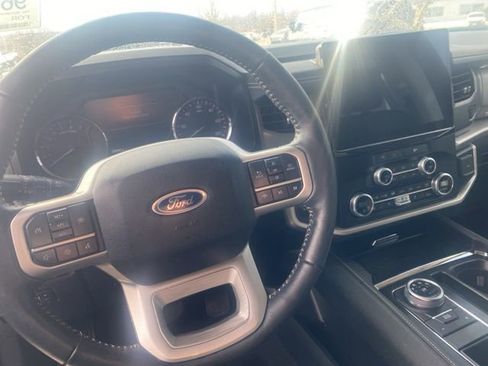Used 2024 Ford Expedition Max XLT image 10