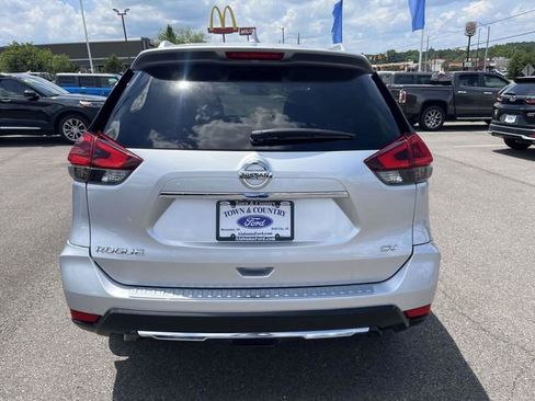Used 2018 Nissan Rogue SV FWD image 4