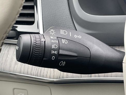 Used 2024 Volvo XC90 B6 Plus image 26