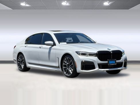 Certified 2022 BMW 750i xDrive w/ Executive Package AWD/4WD image 6