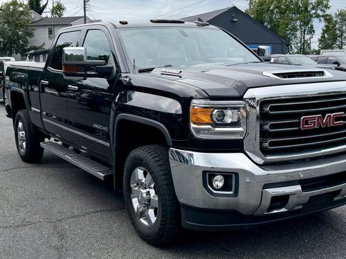 Used 2017 GMC Sierra 2500 SLT w/ Duramax Plus Package AWD/4WD image 4