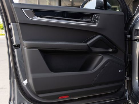 New 2026 Porsche Cayenne S image 19