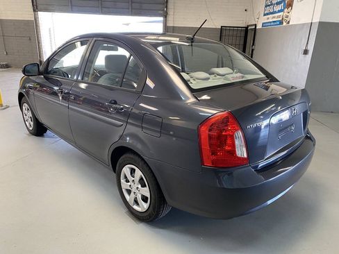 Used 2010 Hyundai Accent GLS FWD image 3