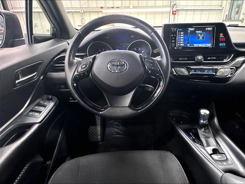 Used 2018 Toyota C-HR XLE FWD image 11