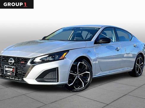 Used 2024 Nissan Altima 2.5 SR image 1