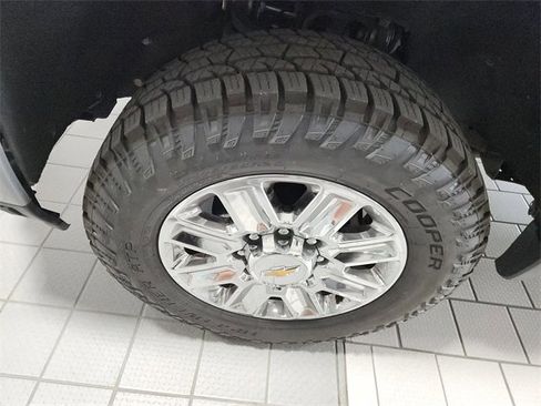 Used 2024 Chevrolet Silverado 2500 High Country w/ High Country Premium Package AWD/4WD image 8