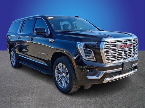 Used 2025 GMC Yukon XL Denali image 3