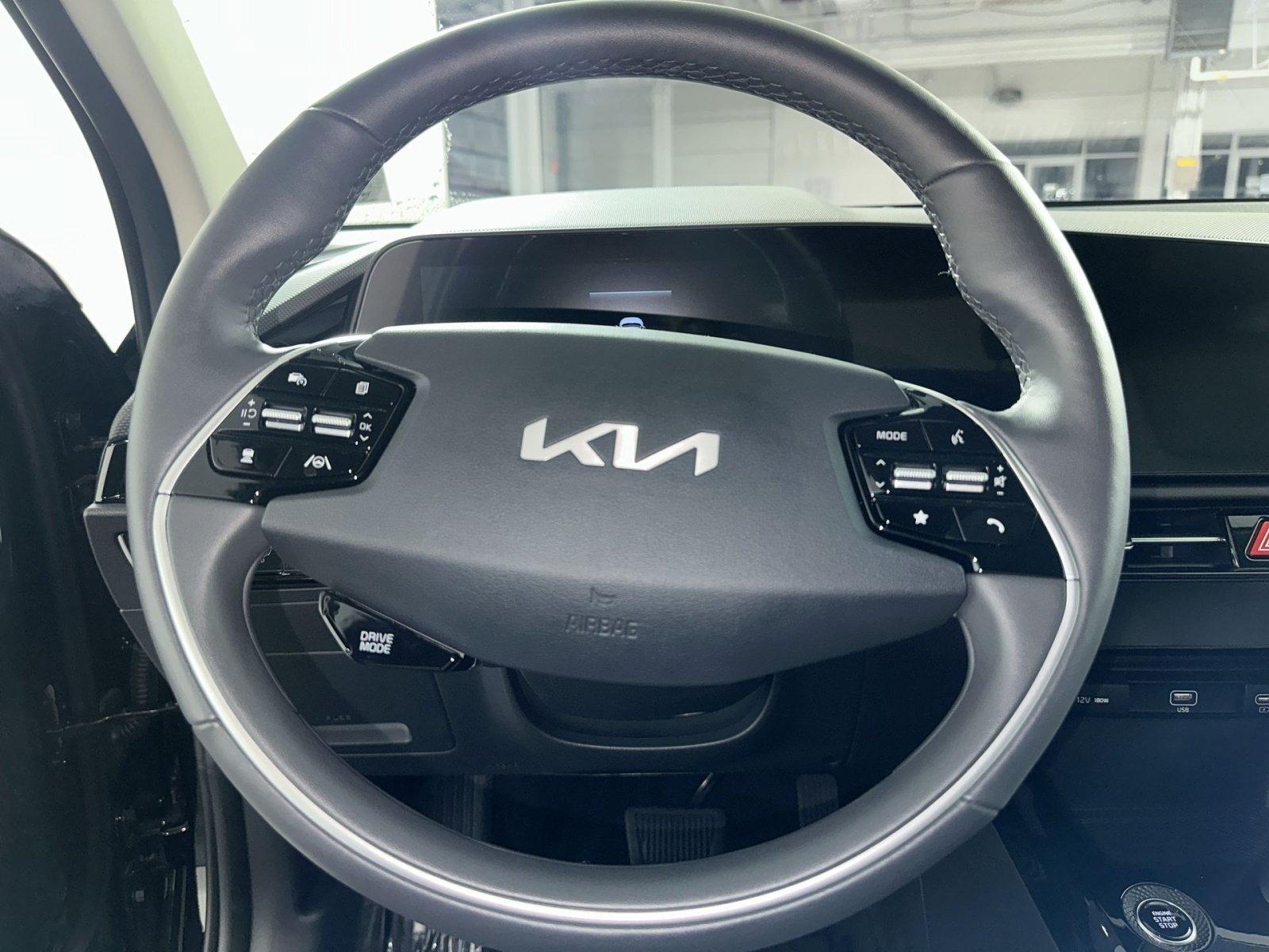 Used 2025 Kia Niro FWD image 16