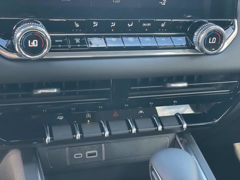 New 2026 GMC Canyon Elevation w/ Convenience Package image 16