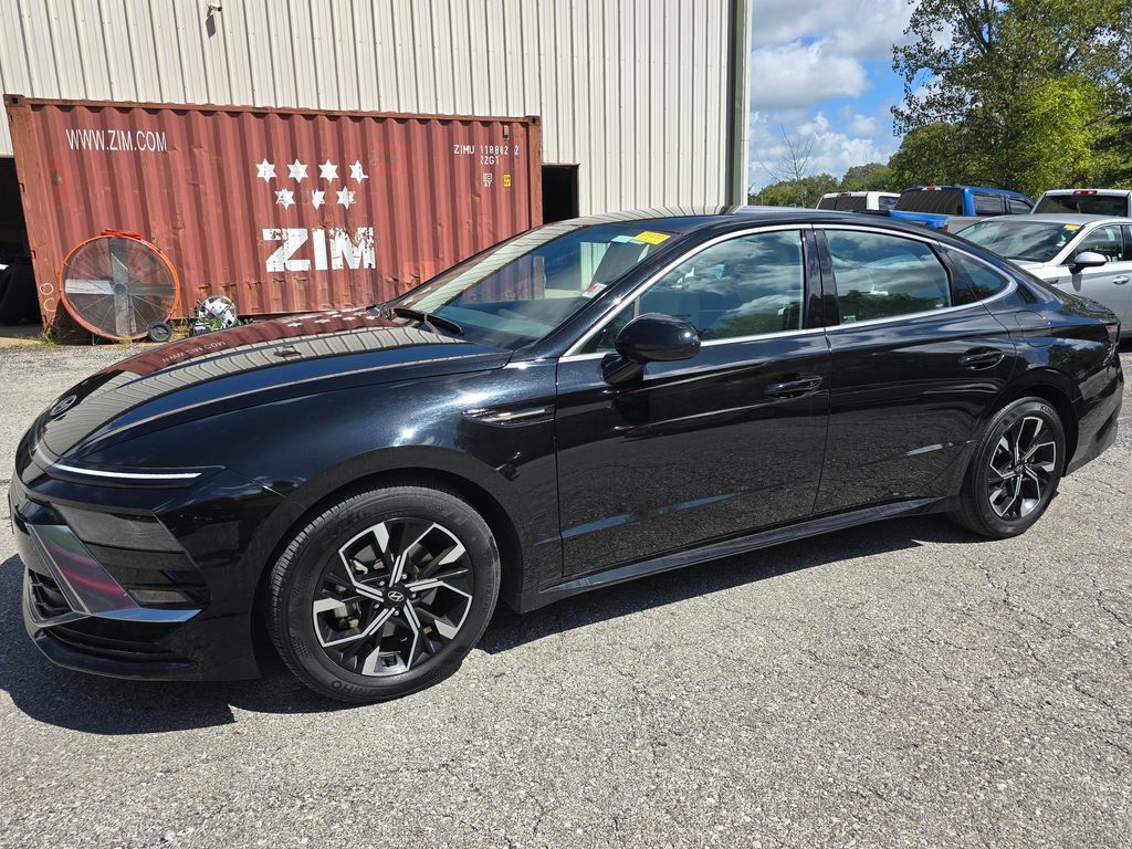Used 2025 Hyundai Sonata SEL FWD image 3