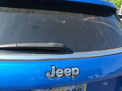 Used 2022 Jeep Compass Latitude AWD/4WD image 8