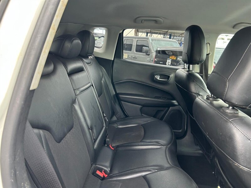 Used 2019 Jeep Compass Latitude FWD image 15