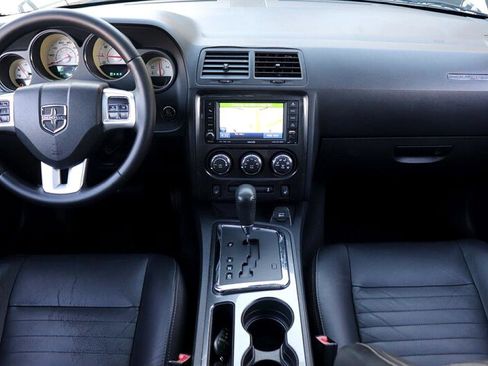 Used 2011 Dodge Challenger SE image 19