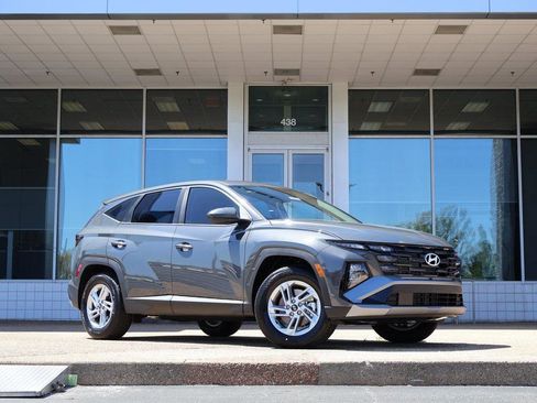 New 2025 Hyundai Tucson SE image 2