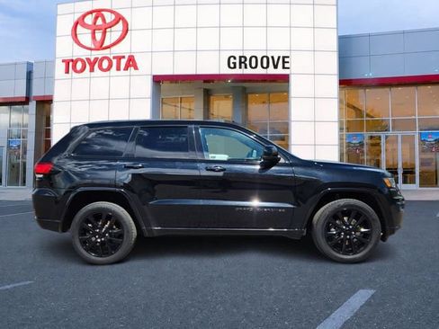 Used 2018 Jeep Grand Cherokee Altitude AWD/4WD image 7