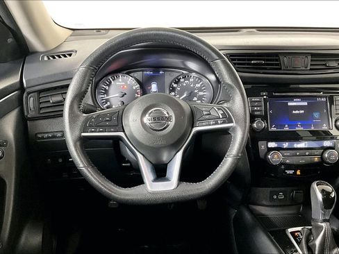 Used 2019 Nissan Rogue SV image 5