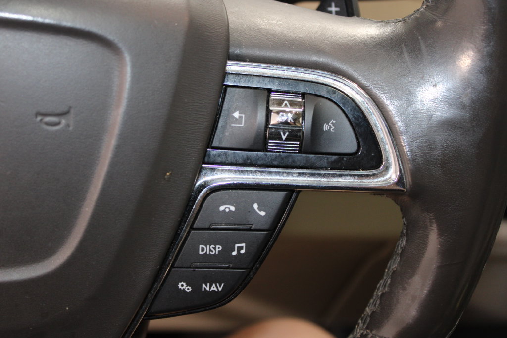 Used 2018 Lincoln Navigator Select RWD image 25