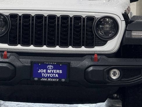 Used 2025 Jeep Wrangler Unlimited Rubicon AWD/4WD image 5