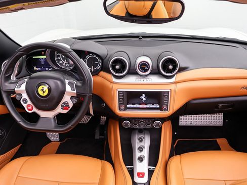Used 2017 Ferrari California T RWD image 25