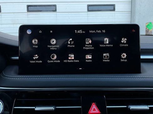 Used 2025 Genesis G70 2.5T image 27