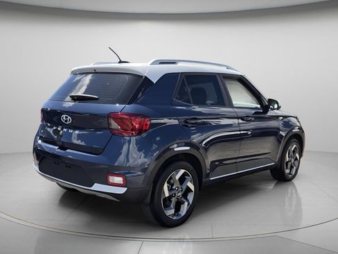 Certified 2025 Hyundai Venue Limited FWD image 8