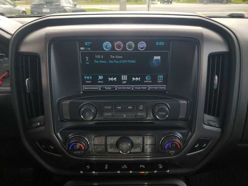 Used 2018 GMC Sierra 1500 SLT AWD/4WD image 17