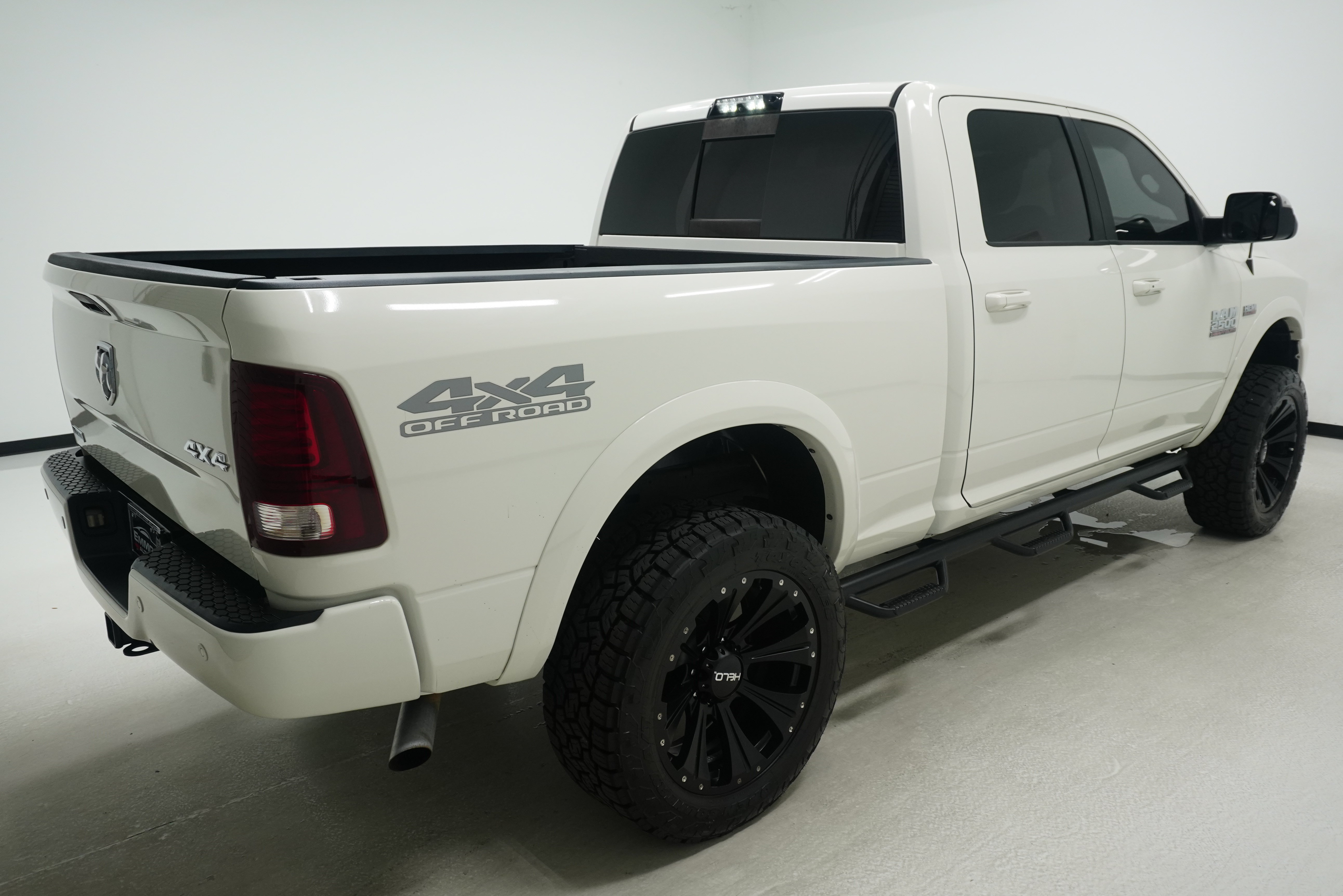Used 2018 RAM 2500 Laramie w/ Sport Appearance Group AWD/4WD image 4