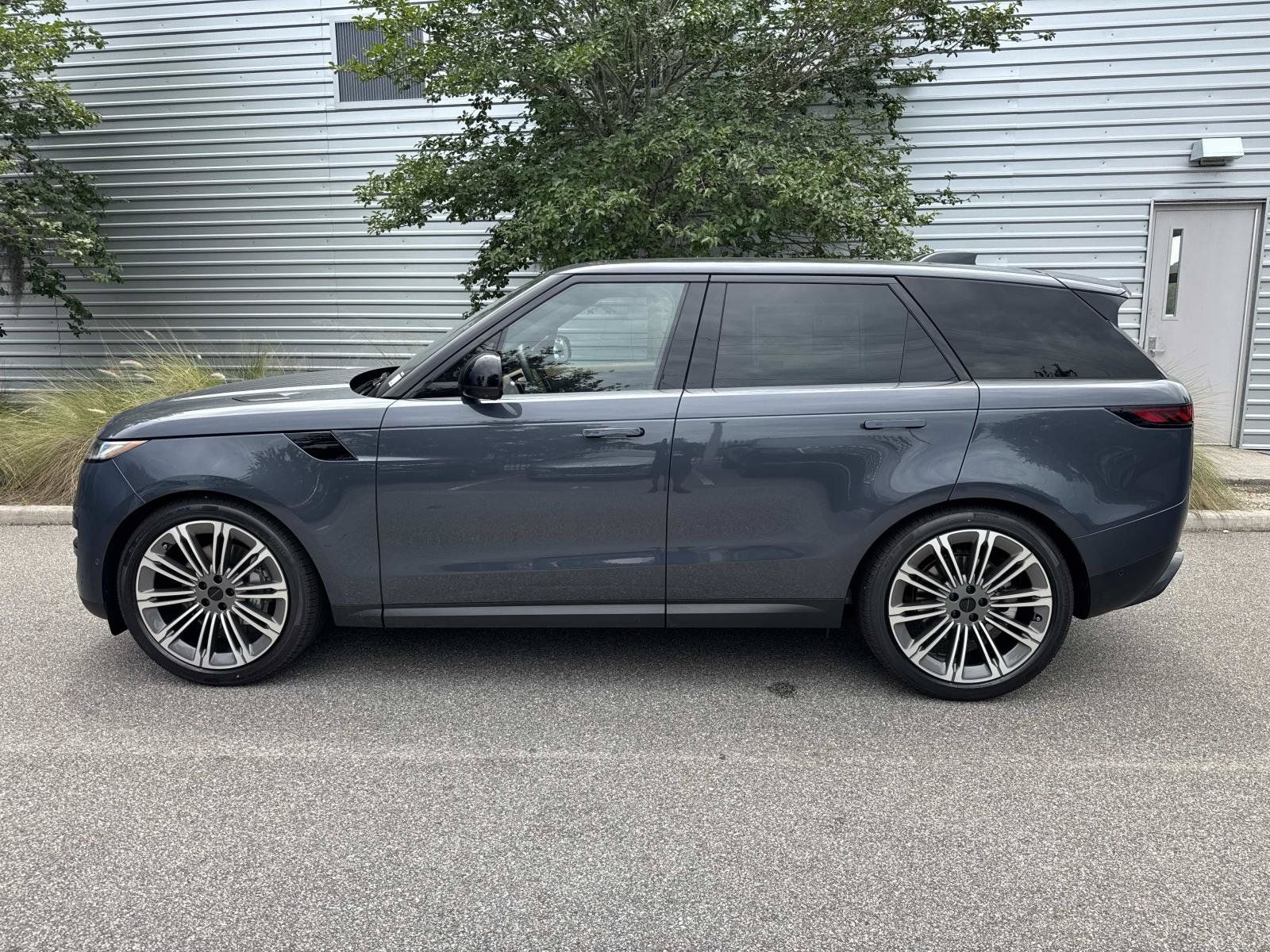 New 2026 Land Rover Range Rover Sport SE AWD/4WD image 2