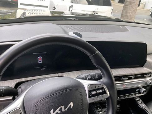 Certified 2024 Kia Telluride EX w/ EX Captain's Chair Package FWD image 7
