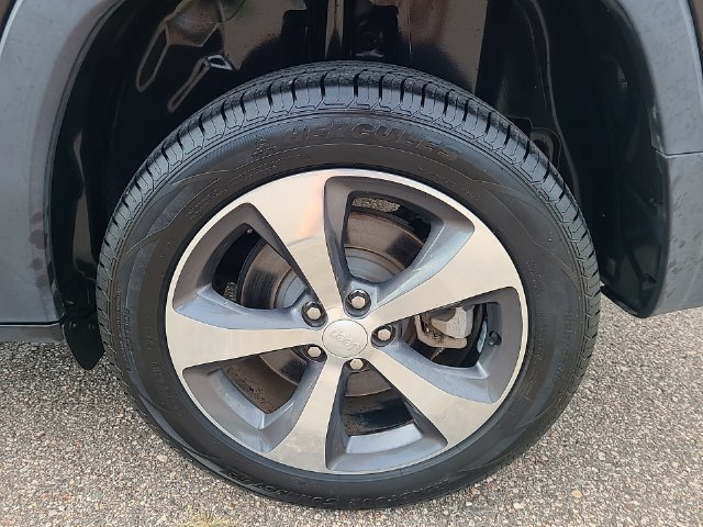 Used 2019 Jeep Cherokee Limited FWD image 25