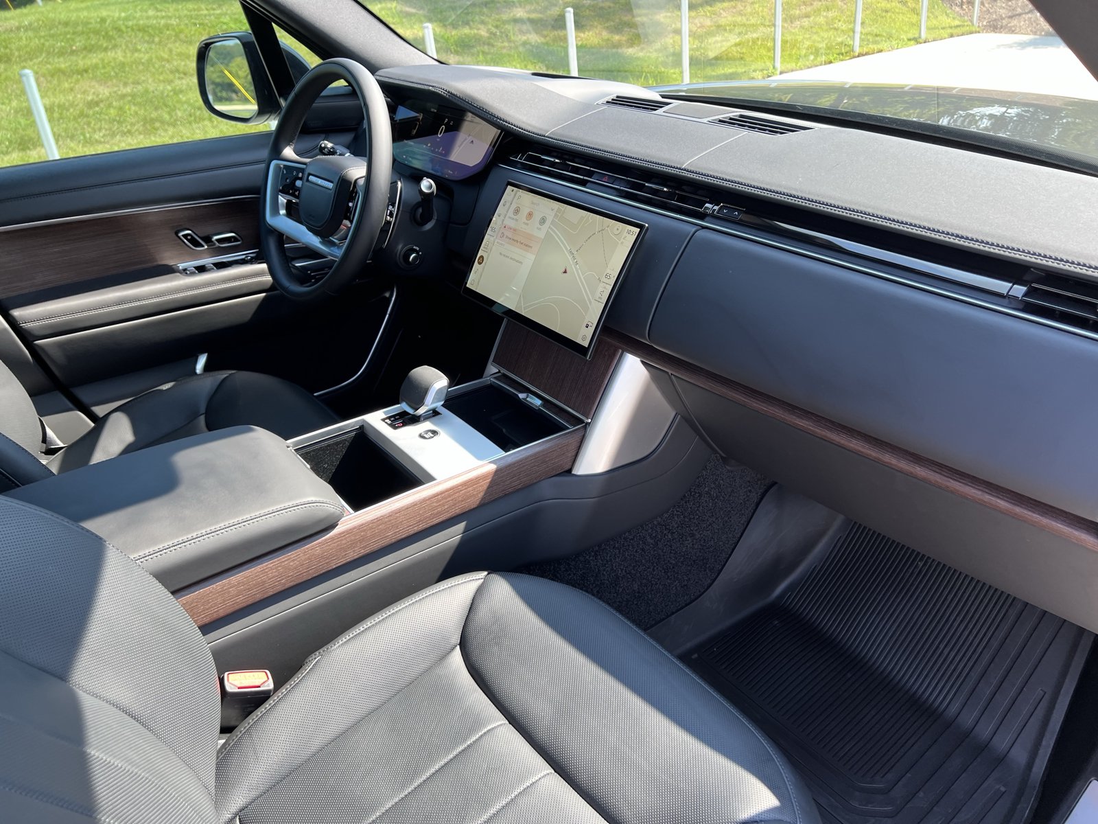 New 2026 Land Rover Range Rover Long Wheelbase SE AWD/4WD image 3
