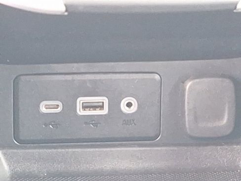 Used 2024 GMC Terrain SLE image 36