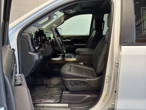 Used 2026 Chevrolet Silverado 1500 LT Trail Boss w/ Convenience Package II AWD/4WD image 16