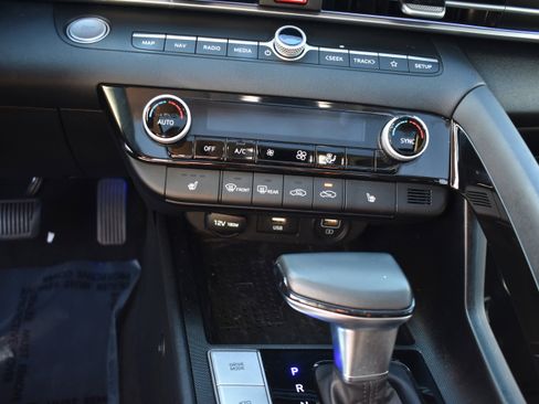 Used 2022 Hyundai Elantra Limited w/ Cargo Package image 21