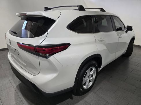 Used 2023 Toyota Highlander L FWD image 6