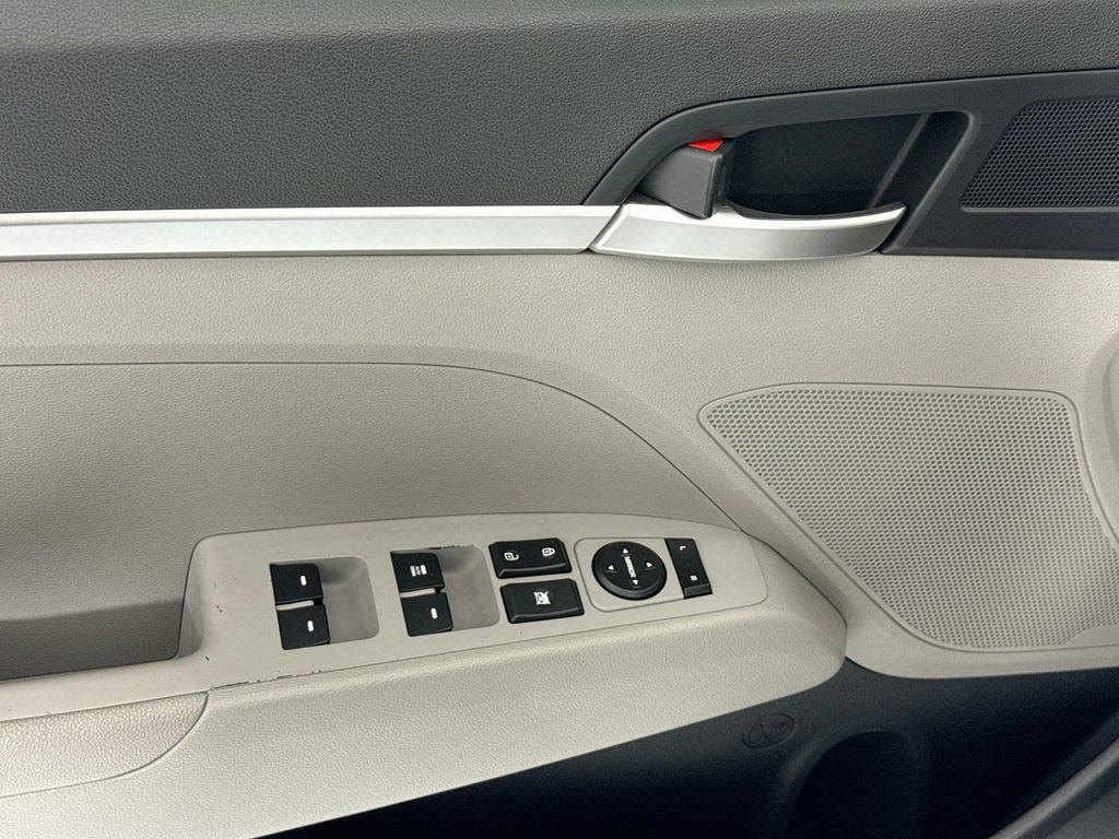 Used 2019 Hyundai Elantra SE FWD image 23