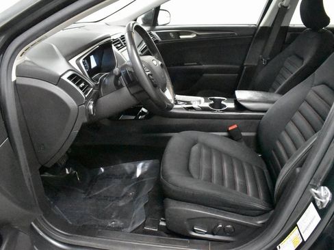 Used 2016 Ford Fusion SE image 12