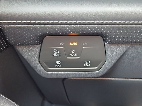 Certified 2024 Volkswagen Atlas SEL AWD/4WD image 18