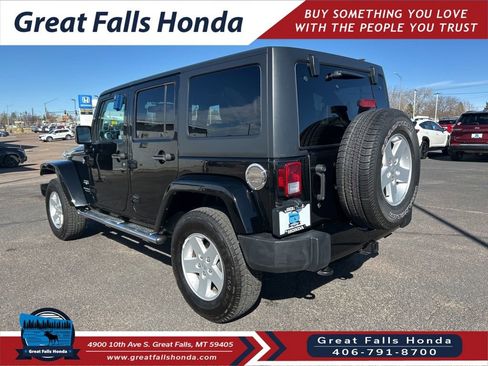 Used 2017 Jeep Wrangler Unlimited Sahara w/ Dual Top Group image 5
