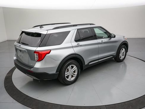 Certified 2024 Ford Explorer XLT w/ Equipment Group 202A AWD/4WD image 4