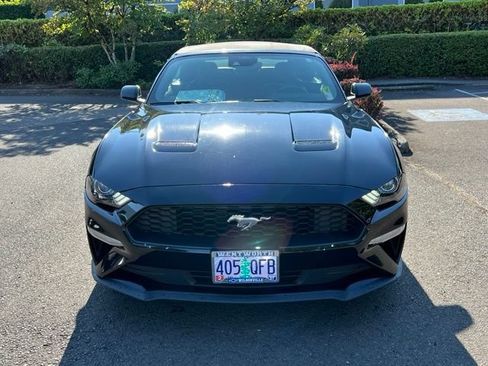 Used 2022 Ford Mustang Premium RWD image 2