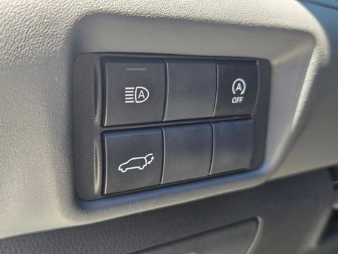 Used 2024 Toyota Highlander XLE AWD/4WD image 12