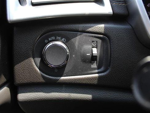 Used 2015 Cadillac SRX Luxury w/ Driver Assist Package FWD image 17