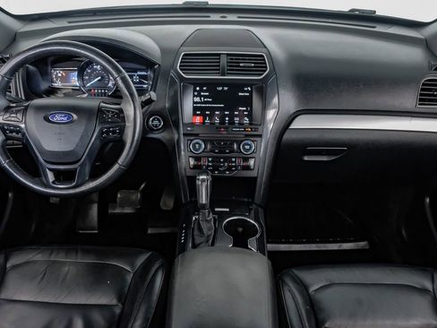 Used 2017 Ford Explorer XLT w/ Equipment Group 202A image 13