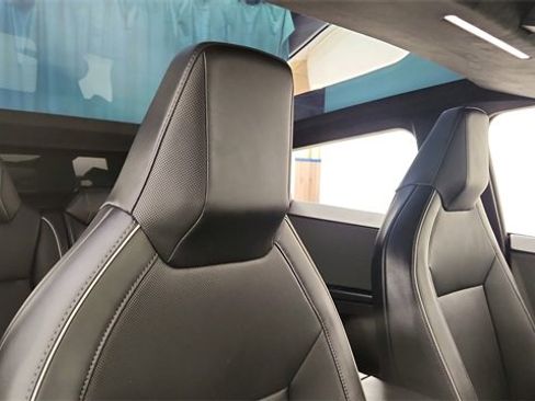 Used 2025 Tesla Cybertruck AWD Crew Cab image 17