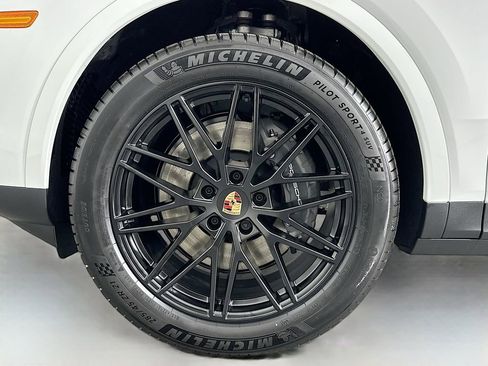 New 2026 Porsche Cayenne image 33